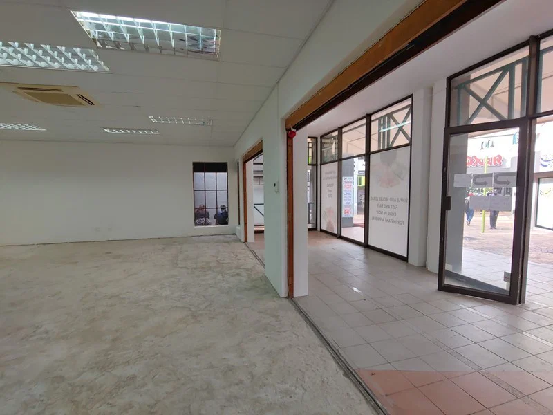 Inside towards mall